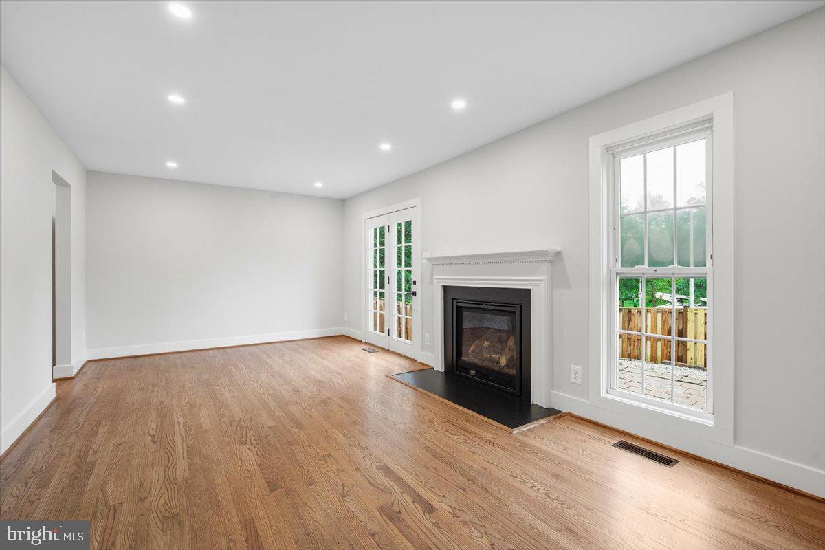 13000 Country Ridge Drive Germantown, MD 20874 - Photo 13 of 37 Living room access to backyard