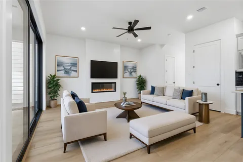 $749,900 | 1418 Caywood Lane, Unit B, Houston, TX 77055