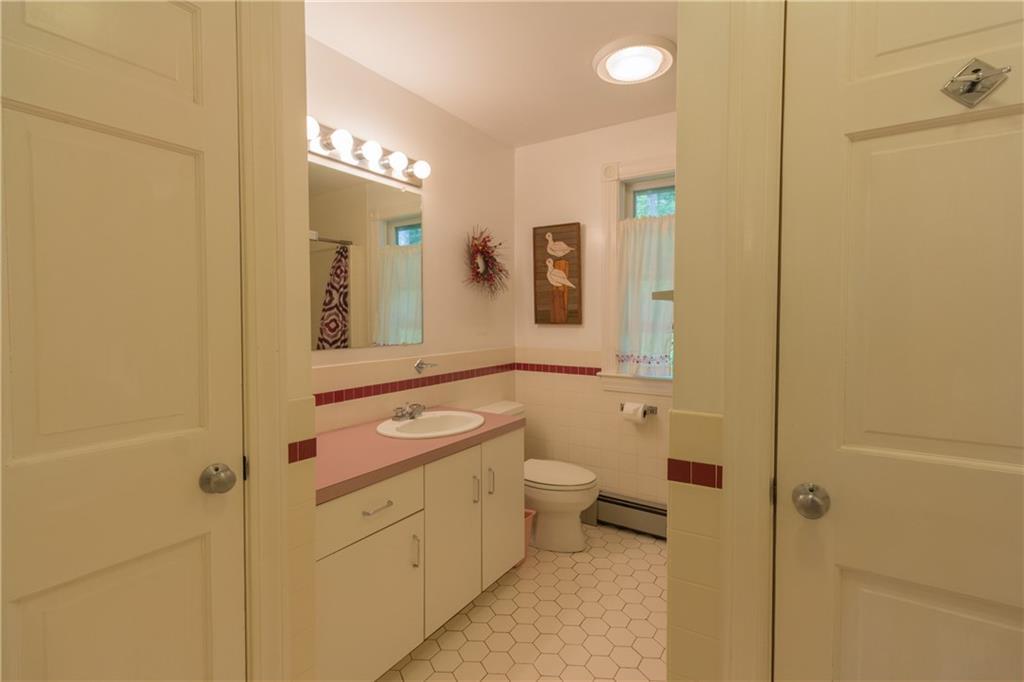 14 River Bank Road East Boothbay, ME 04544 - Photo 27 of 35 The lower level full bath with tile...