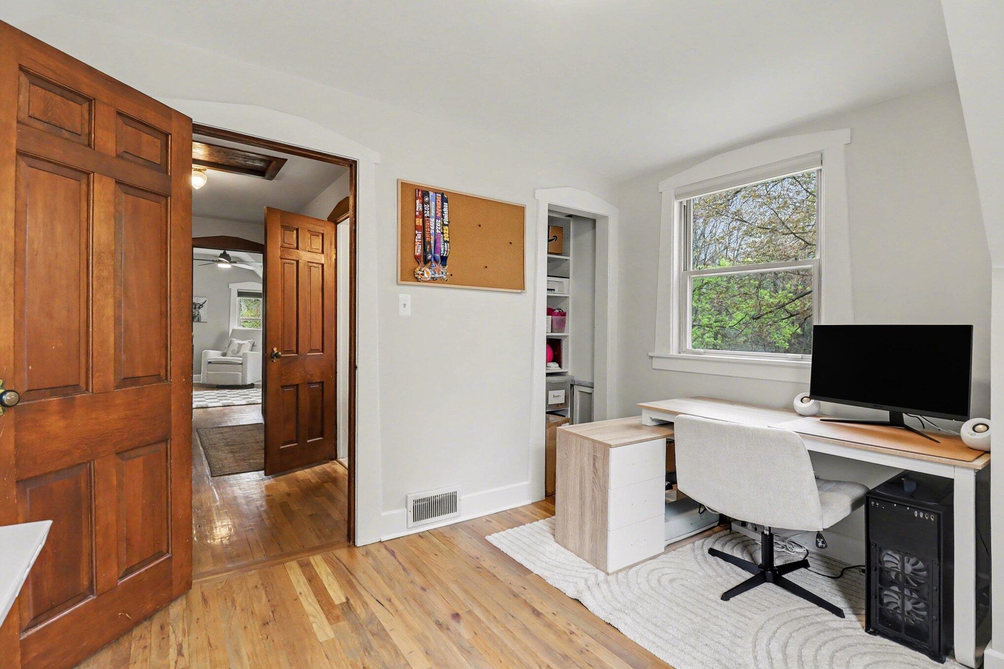 9840 Hyne Road Brighton, MI 48114 - Photo 15 of 25 017_file_8856