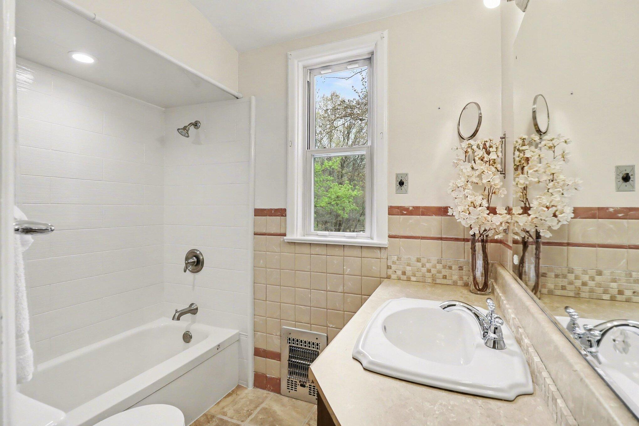 9840 Hyne Road Brighton, MI 48114 - Photo 16 of 25 023_file_9358