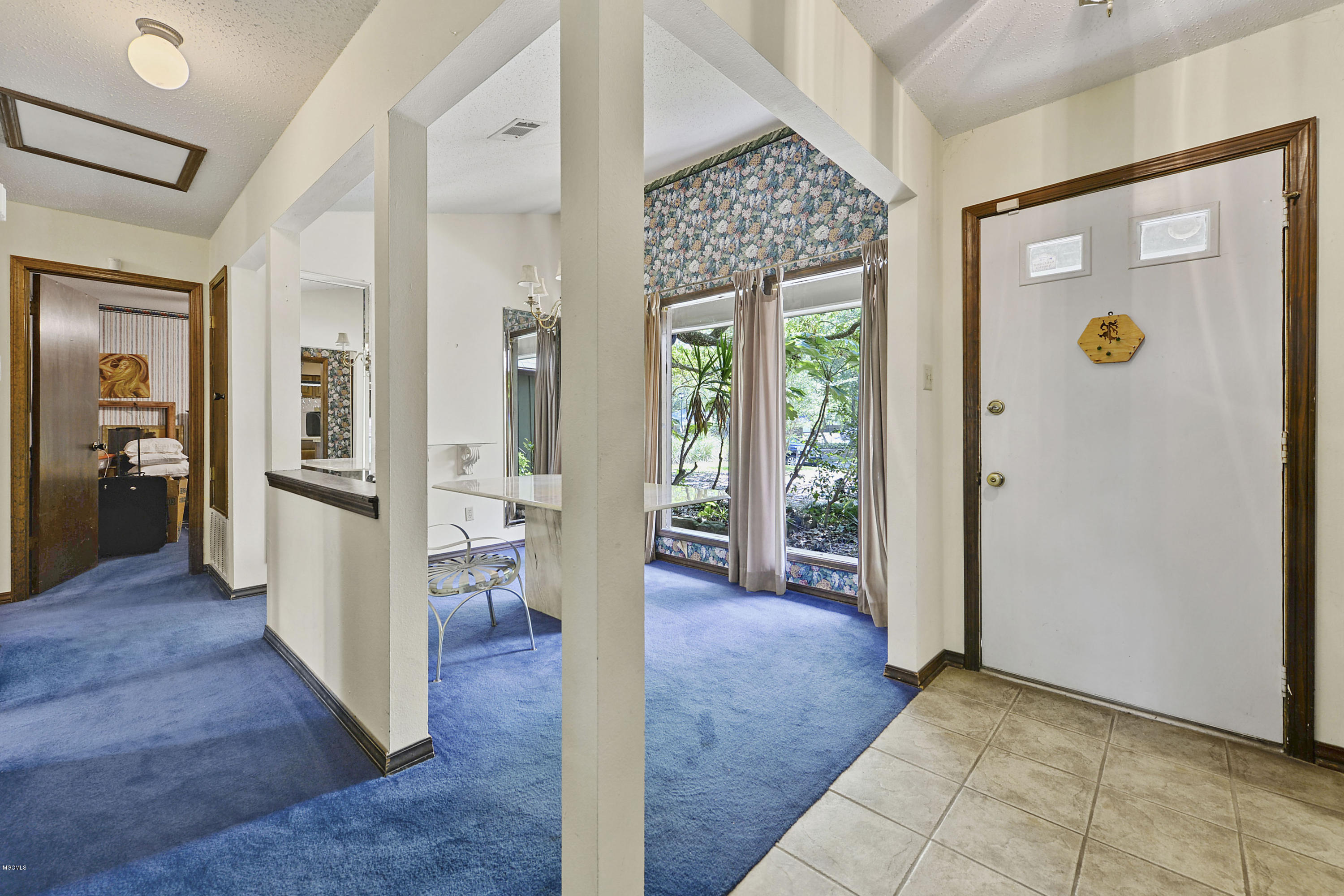 1408 Diller Road Ocean Springs, MS 39564 - Photo 3 of 26 Foyer