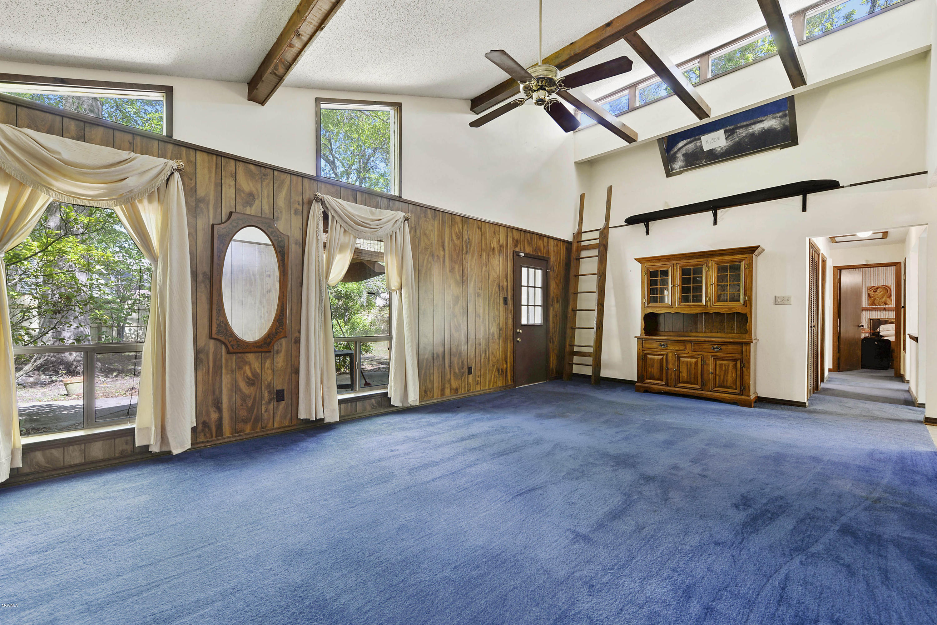 1408 Diller Road Ocean Springs, MS 39564 - Photo 8 of 26 Living Room