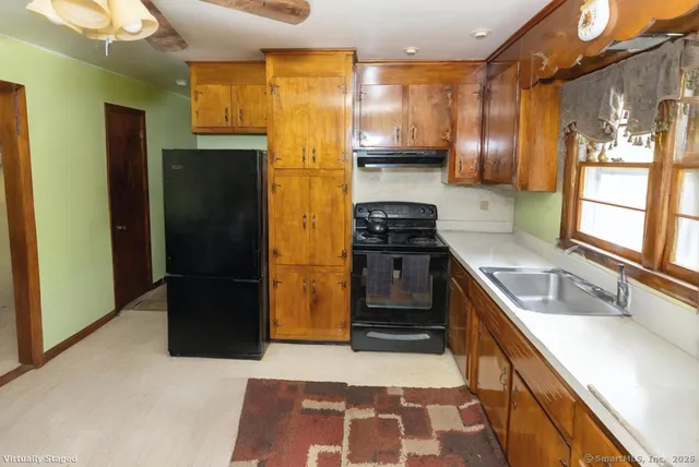 $600,000 | 32 Cedar Lane, Montville, CT 06382