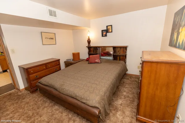 $600,000 | 32 Cedar Lane, Montville, CT 06382