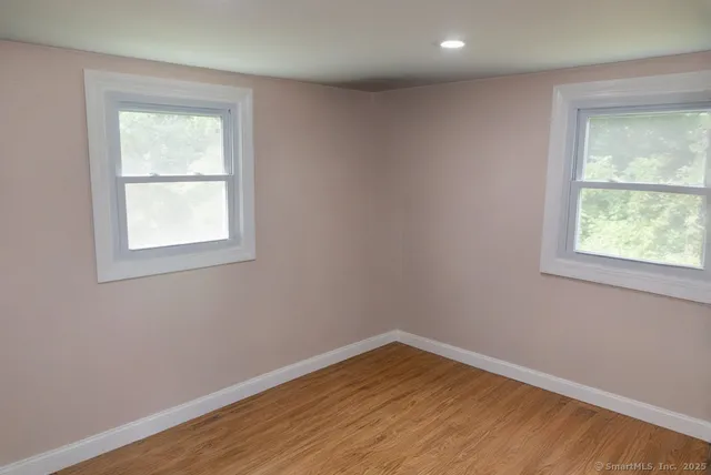 $600,000 | 32 Cedar Lane, Montville, CT 06382