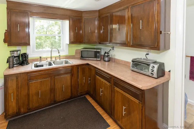 $600,000 | 32 Cedar Lane, Montville, CT 06382