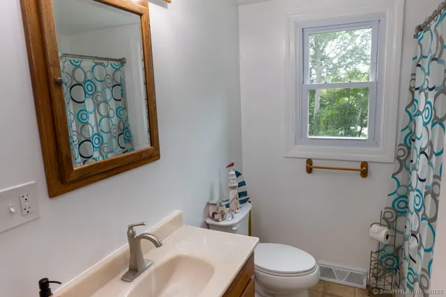 $600,000 | 32 Cedar Lane, Montville, CT 06382