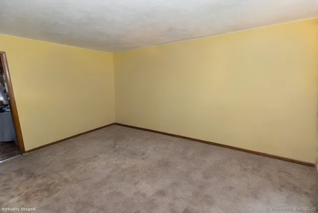 $600,000 | 32 Cedar Lane, Montville, CT 06382