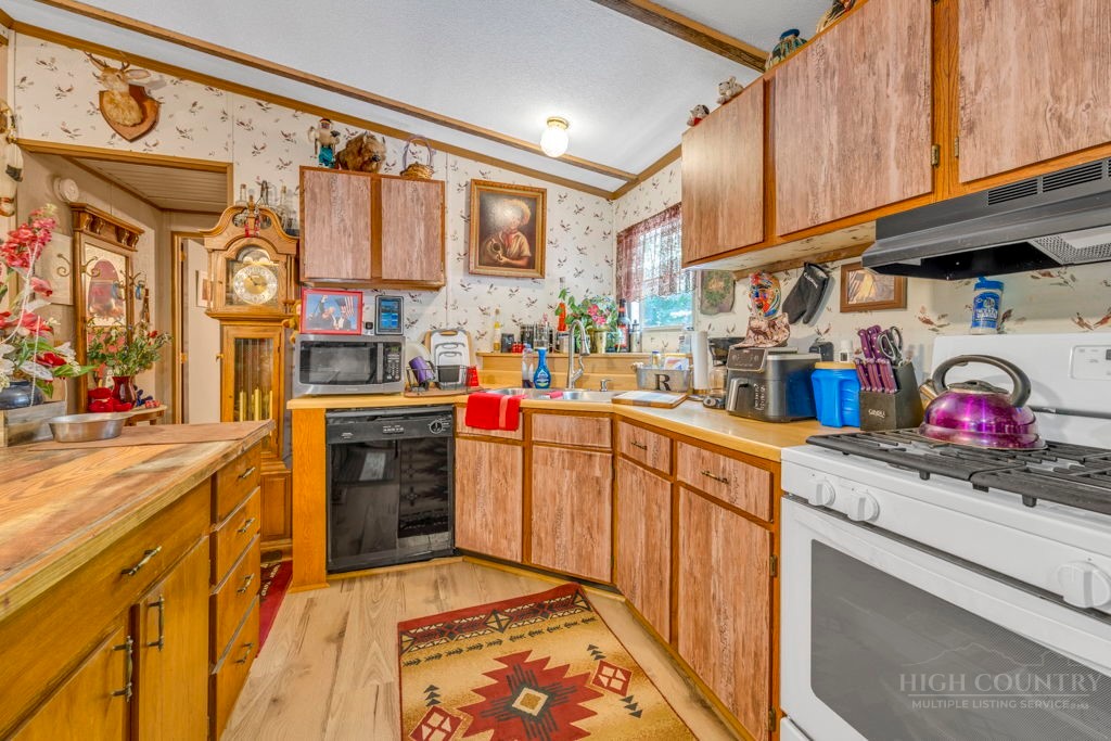 488 Wards Branch Road Sugar Grove, NC 28679 - Photo 18 of 27