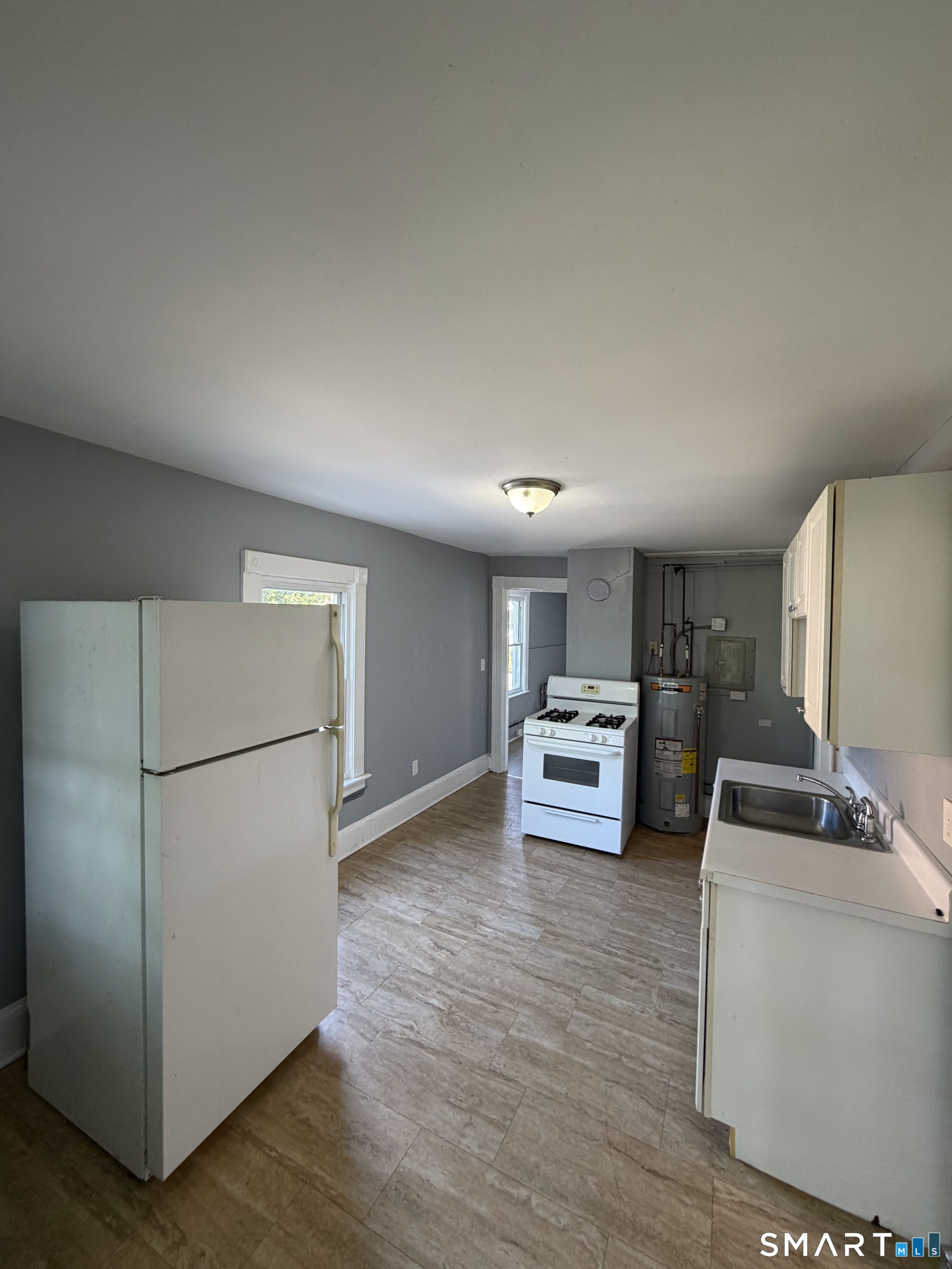 22 Hawthorne Street, Unit 3 Norwich, CT 06360 - Photo 2 of 13