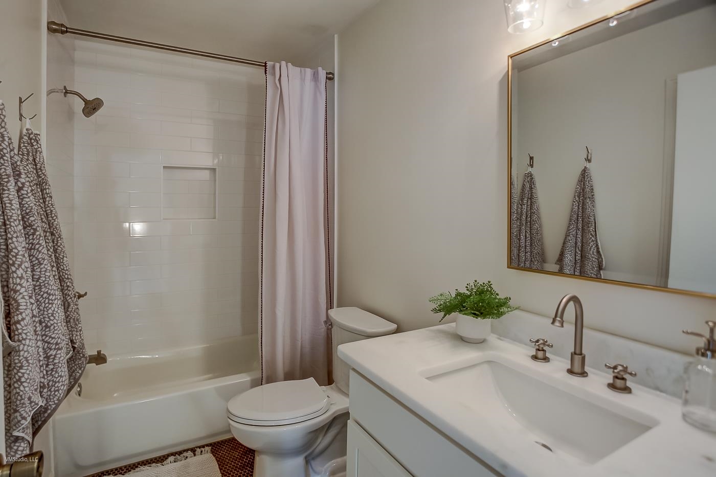 7578 Apple Valley Road Germantown, TN 38138 - Photo 13 of 22 Full bathroom featuring shower / bath combo, toilet, and vanity