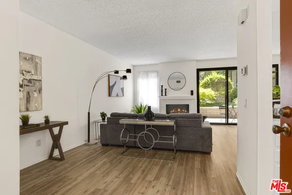 $575,000 | 8707 Falmouth Avenue, Unit 101, Playa del Rey, CA 90293