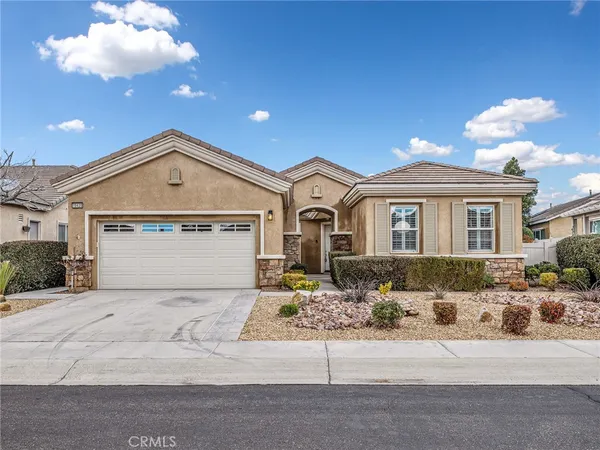 $489,900 | 19420 Verbena Street, Apple Valley, CA 92308