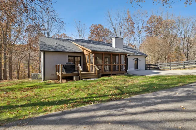 a view of a house with backyard and porch