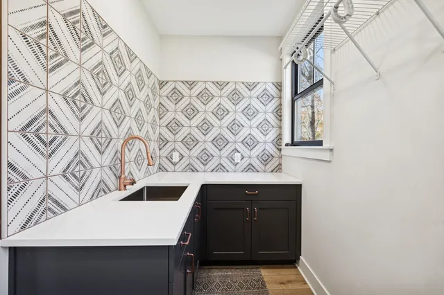 a view of utility room