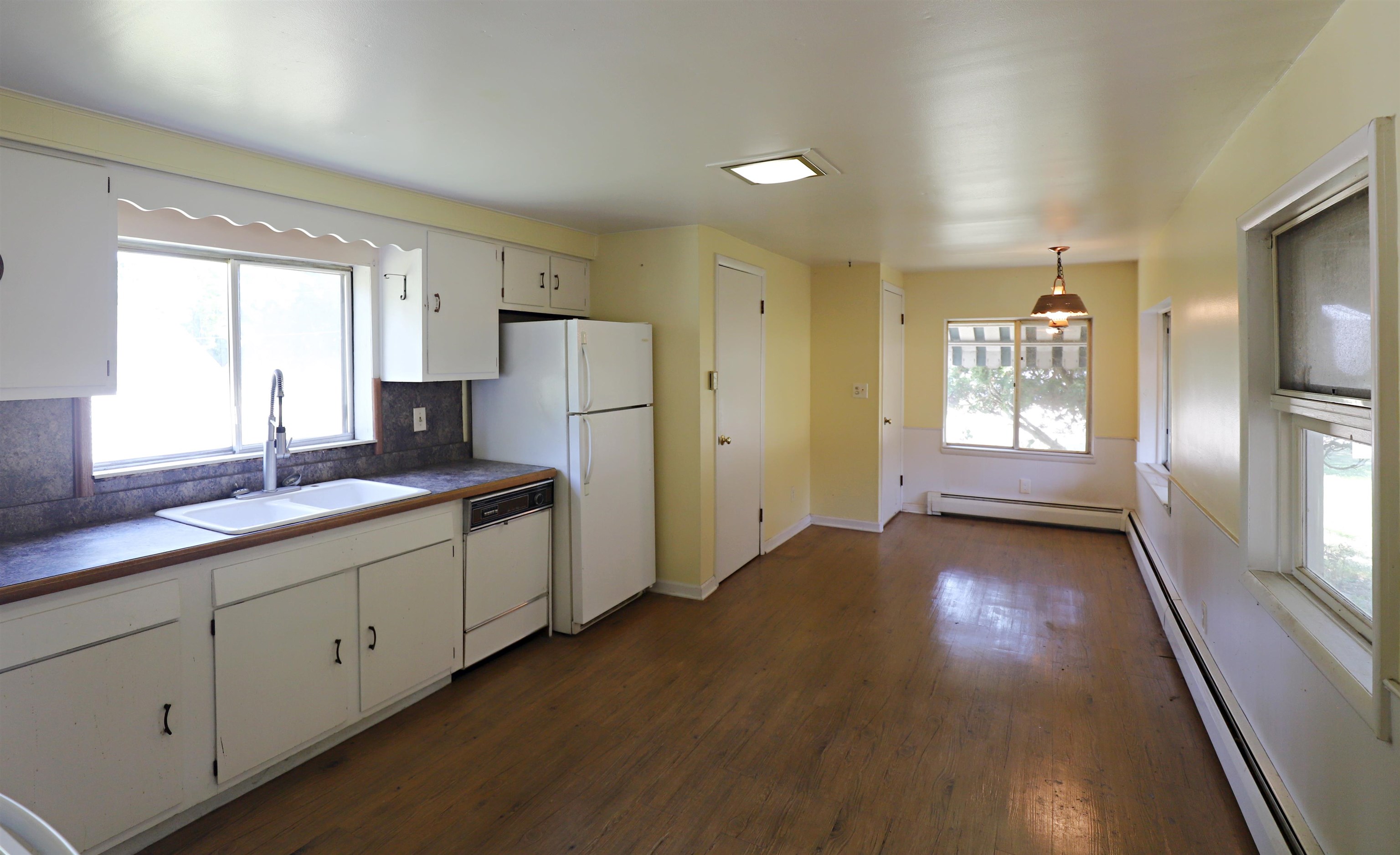 825 East River Road Flushing, MI 48433 - Photo 9 of 32