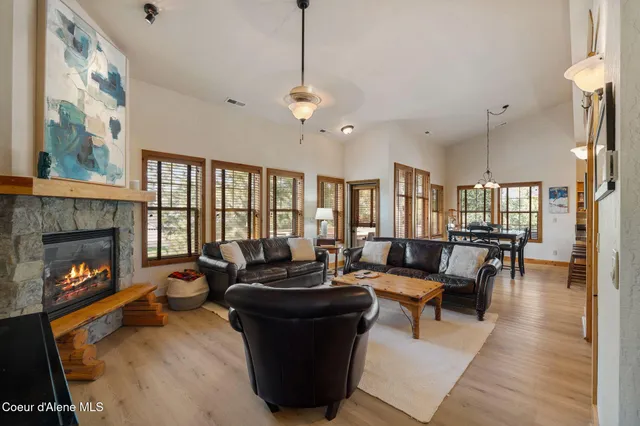 $695,000 | 507 Guthrie Place, Unit 303, Dover, ID 83825