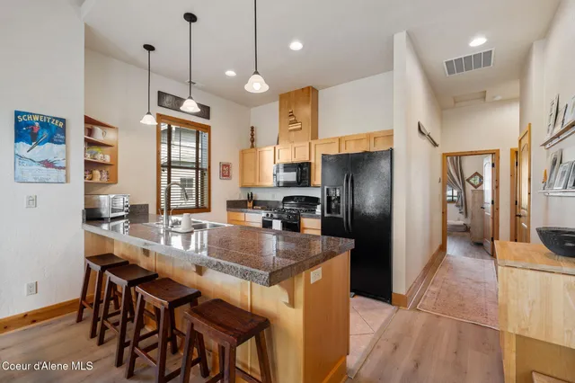 $695,000 | 507 Guthrie Place, Unit 303, Dover, ID 83825