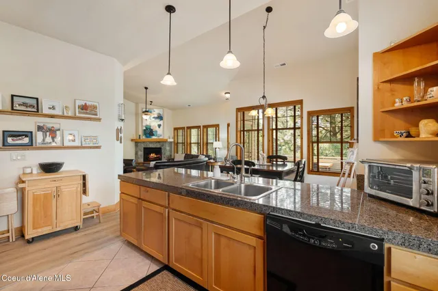 $695,000 | 507 Guthrie Place, Unit 303, Dover, ID 83825