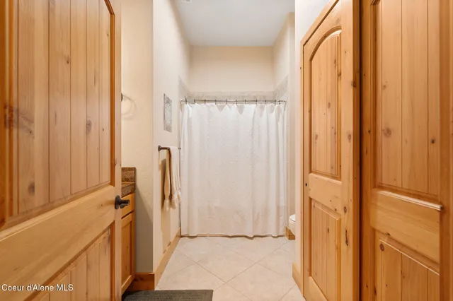 $695,000 | 507 Guthrie Place, Unit 303, Dover, ID 83825