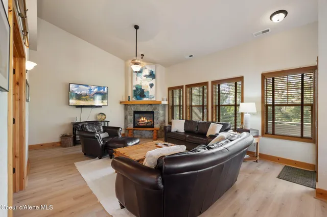 $695,000 | 507 Guthrie Place, Unit 303, Dover, ID 83825