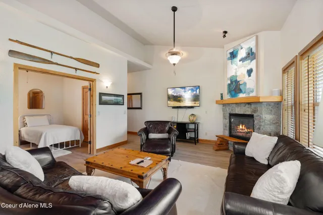 $695,000 | 507 Guthrie Place, Unit 303, Dover, ID 83825