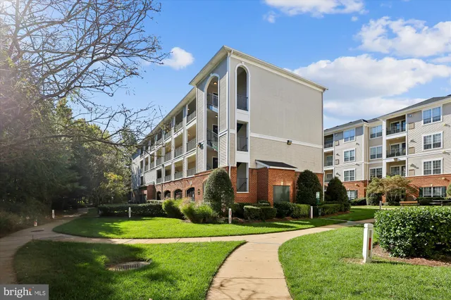 $2,000 | 4860 Eisenhower Avenue, Unit 297, Alexandria, VA 22304