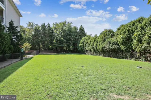 $2,000 | 4860 Eisenhower Avenue, Unit 297, Alexandria, VA 22304