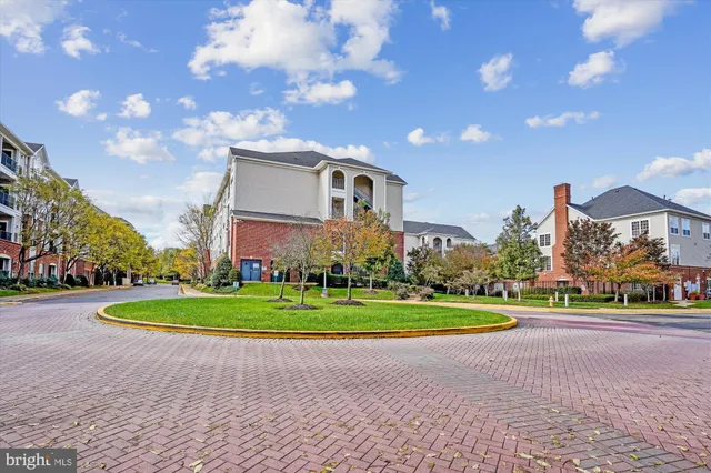 $2,000 | 4860 Eisenhower Avenue, Unit 297, Alexandria, VA 22304