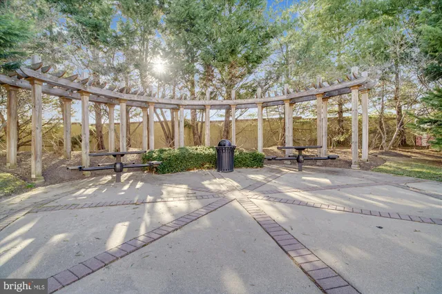 $2,000 | 4860 Eisenhower Avenue, Unit 297, Alexandria, VA 22304