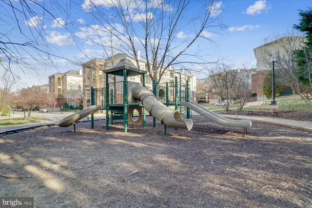 $2,000 | 4860 Eisenhower Avenue, Unit 297, Alexandria, VA 22304