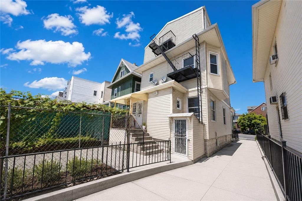 1344 Bay Ridge Parkway Brooklyn, NY 11228 - Photo 4 of 27