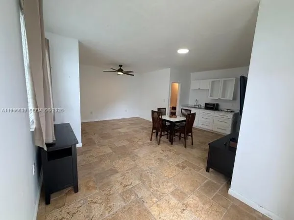 $1,400 | 2220 Southwest 125th Court, Unit EFF, Miami, FL 33175