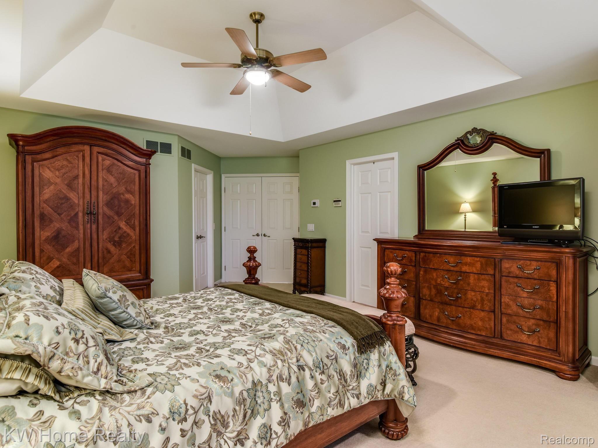 448 Inverness Highland, MI 48357 - Photo 10 of 36 448 Inverness Highland Charter-019-017-448 Inverness Highland MI0019-MLS_Size - Copy.jpg