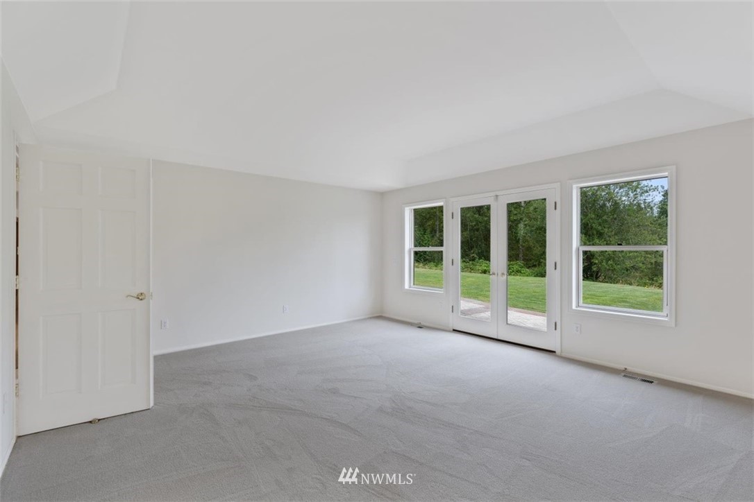 4801 166th Place Southeast Bothell, WA 98012 - Photo 23 of 40 an empty room with windows