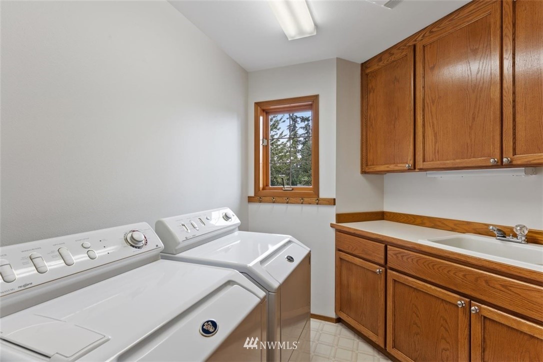 4801 166th Place Southeast Bothell, WA 98012 - Photo 33 of 40 a utility room with dryer and washer