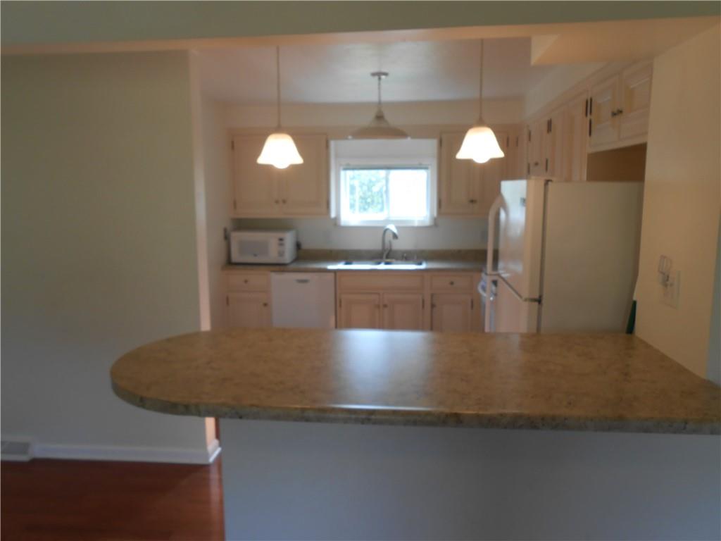 1318 Oakridge Road McDonald, PA 15057 - Photo 6 of 30 Peninsula Counter & Kitchen
