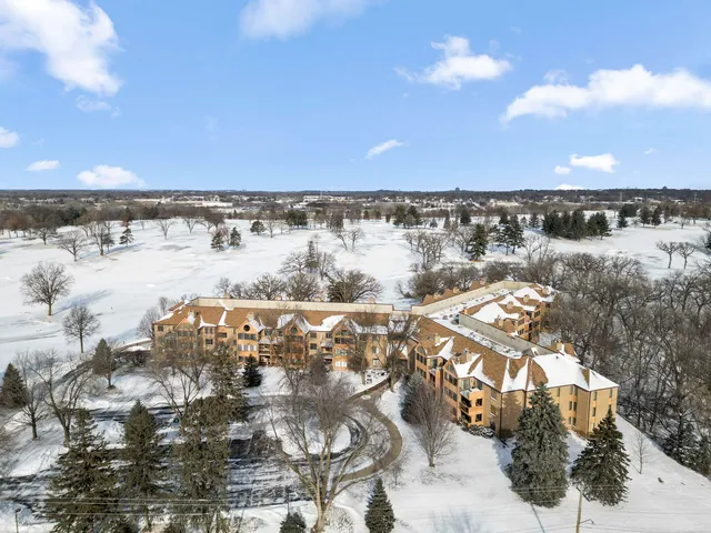 $369,900 | 6100 Auto Club Road, Unit 211, Bloomington, MN 55438