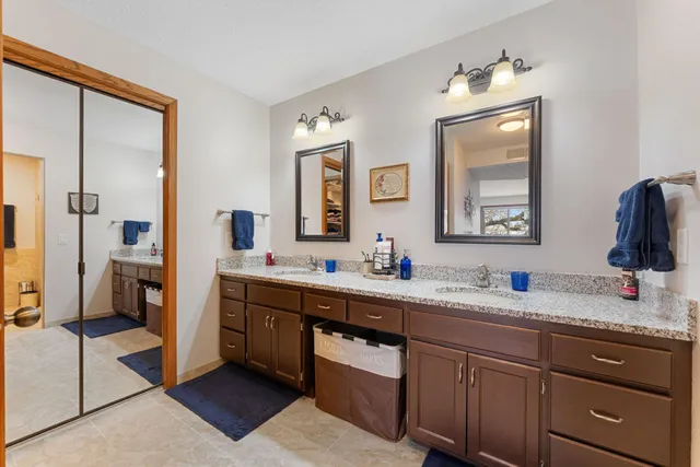 $369,900 | 6100 Auto Club Road, Unit 211, Bloomington, MN 55438