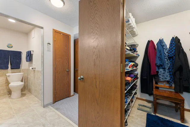 $369,900 | 6100 Auto Club Road, Unit 211, Bloomington, MN 55438