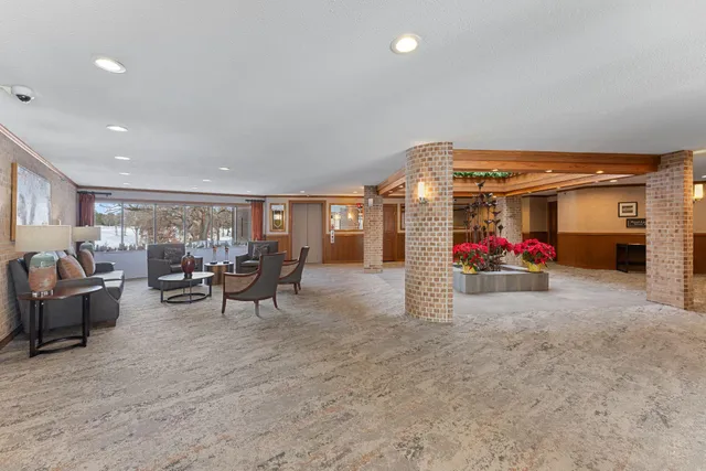 $369,900 | 6100 Auto Club Road, Unit 211, Bloomington, MN 55438