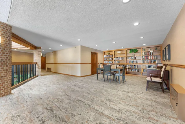 $369,900 | 6100 Auto Club Road, Unit 211, Bloomington, MN 55438