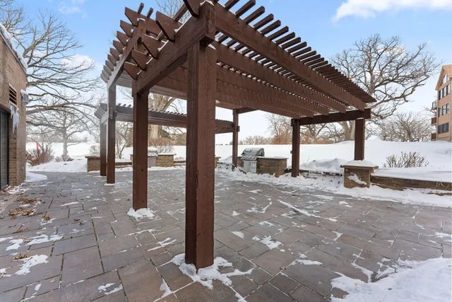 $369,900 | 6100 Auto Club Road, Unit 211, Bloomington, MN 55438