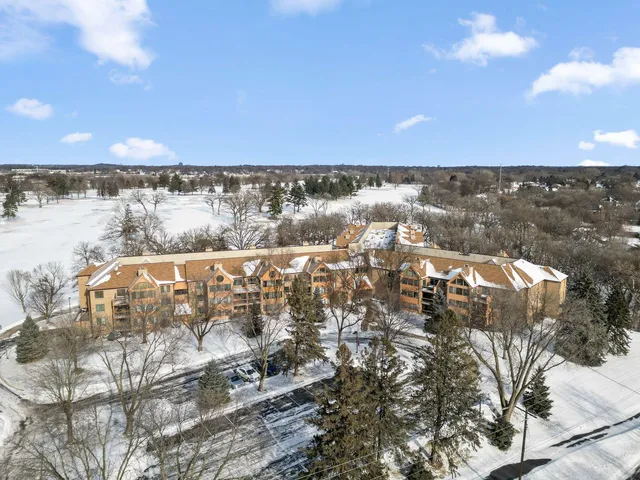 $369,900 | 6100 Auto Club Road, Unit 211, Bloomington, MN 55438
