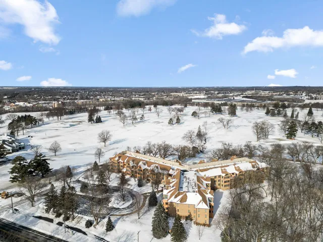 $369,900 | 6100 Auto Club Road, Unit 211, Bloomington, MN 55438