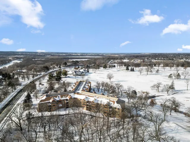 $369,900 | 6100 Auto Club Road, Unit 211, Bloomington, MN 55438