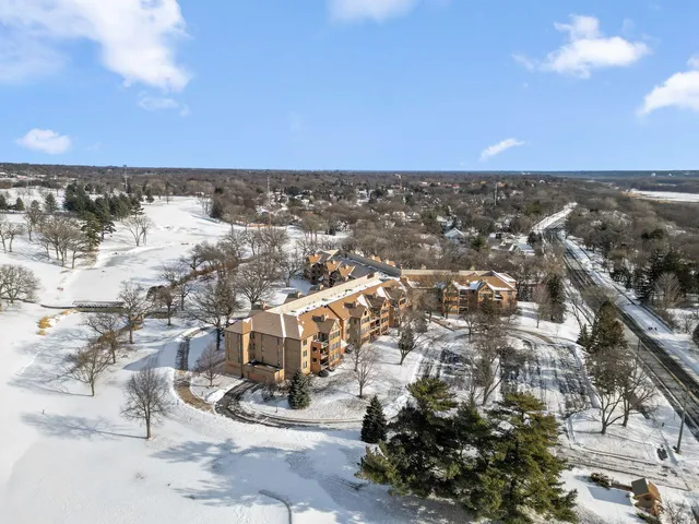 $369,900 | 6100 Auto Club Road, Unit 211, Bloomington, MN 55438