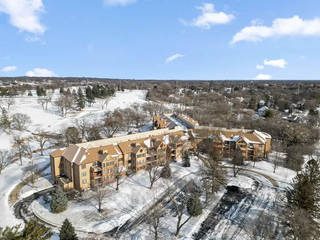 $369,900 | 6100 Auto Club Road, Unit 211, Bloomington, MN 55438