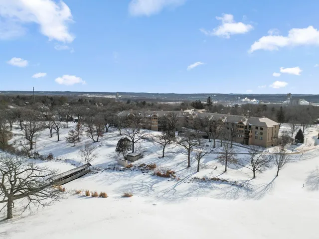 $369,900 | 6100 Auto Club Road, Unit 211, Bloomington, MN 55438